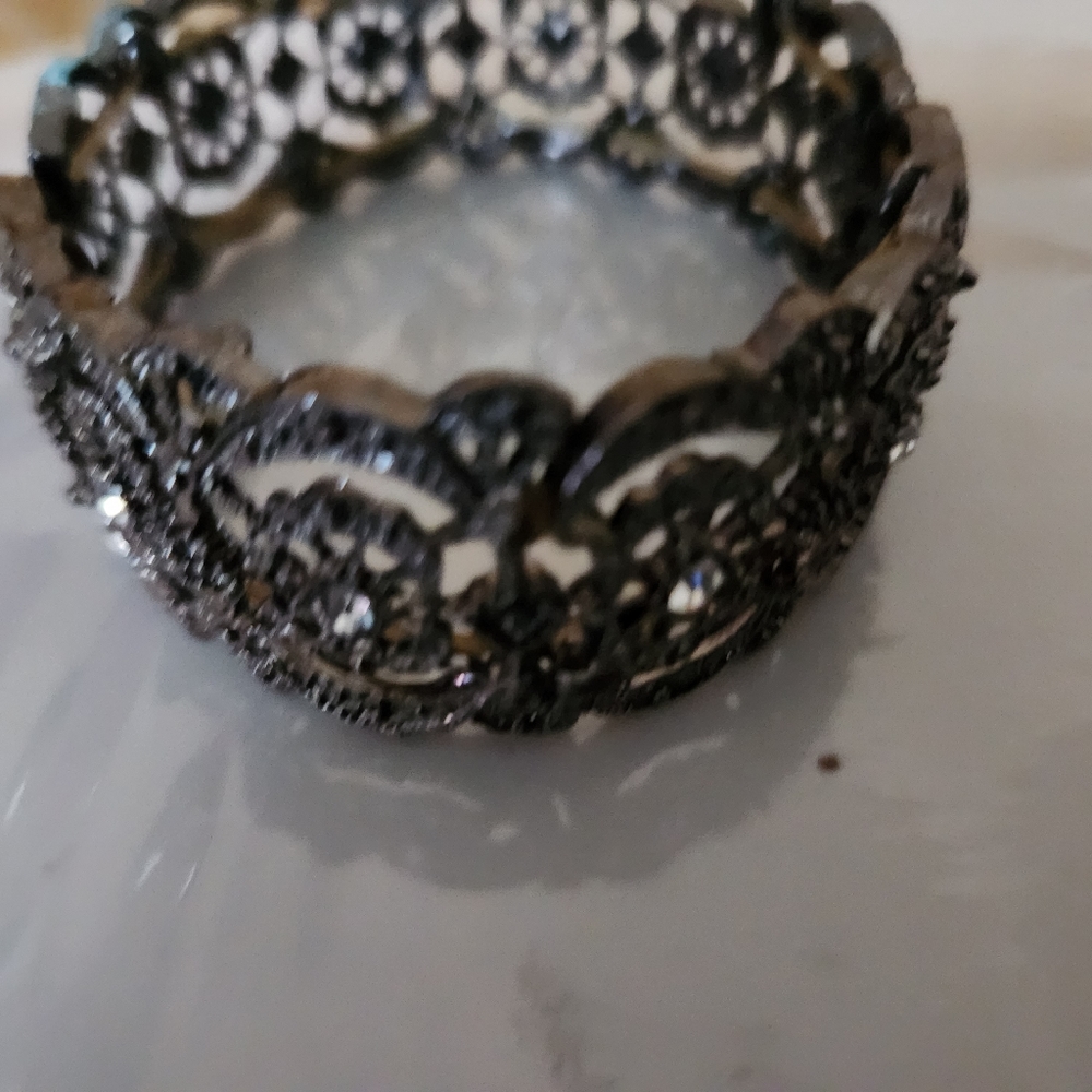 Jewelry - Picture 2 of 4